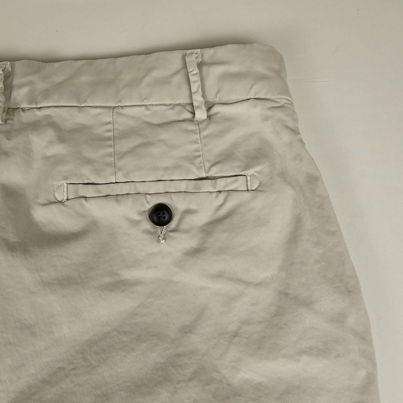 Peter Millar Crown Crafted Golf Shorts Stone Garment Dyed Size 36 STAINED - Picture 11 of 15